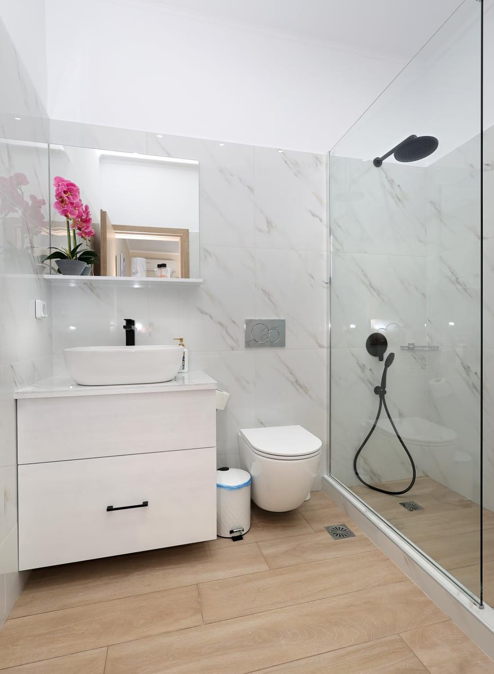 Shower, Toilet