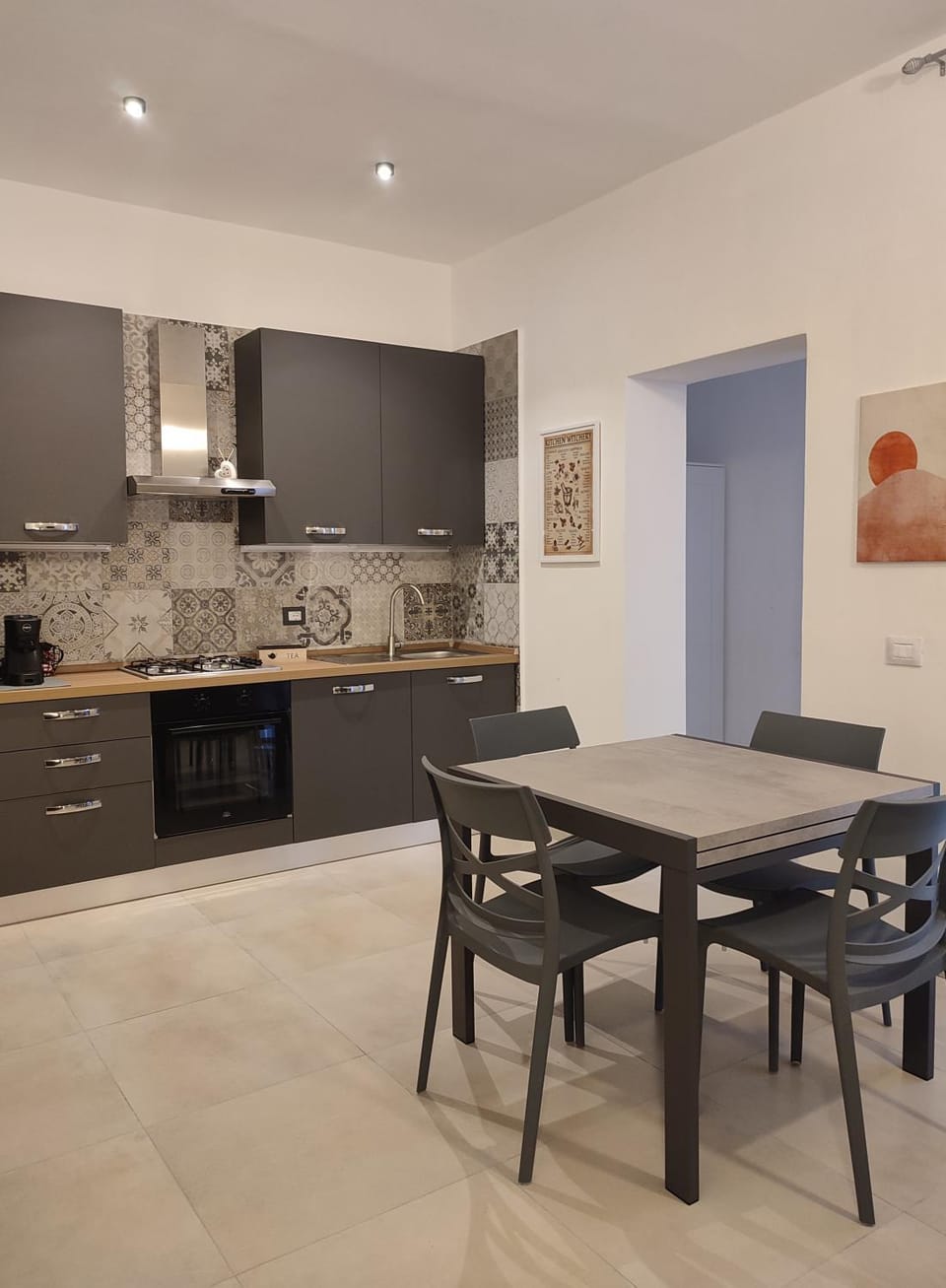 Kitchen or kitchenette, Dining area, pet friendly, stove