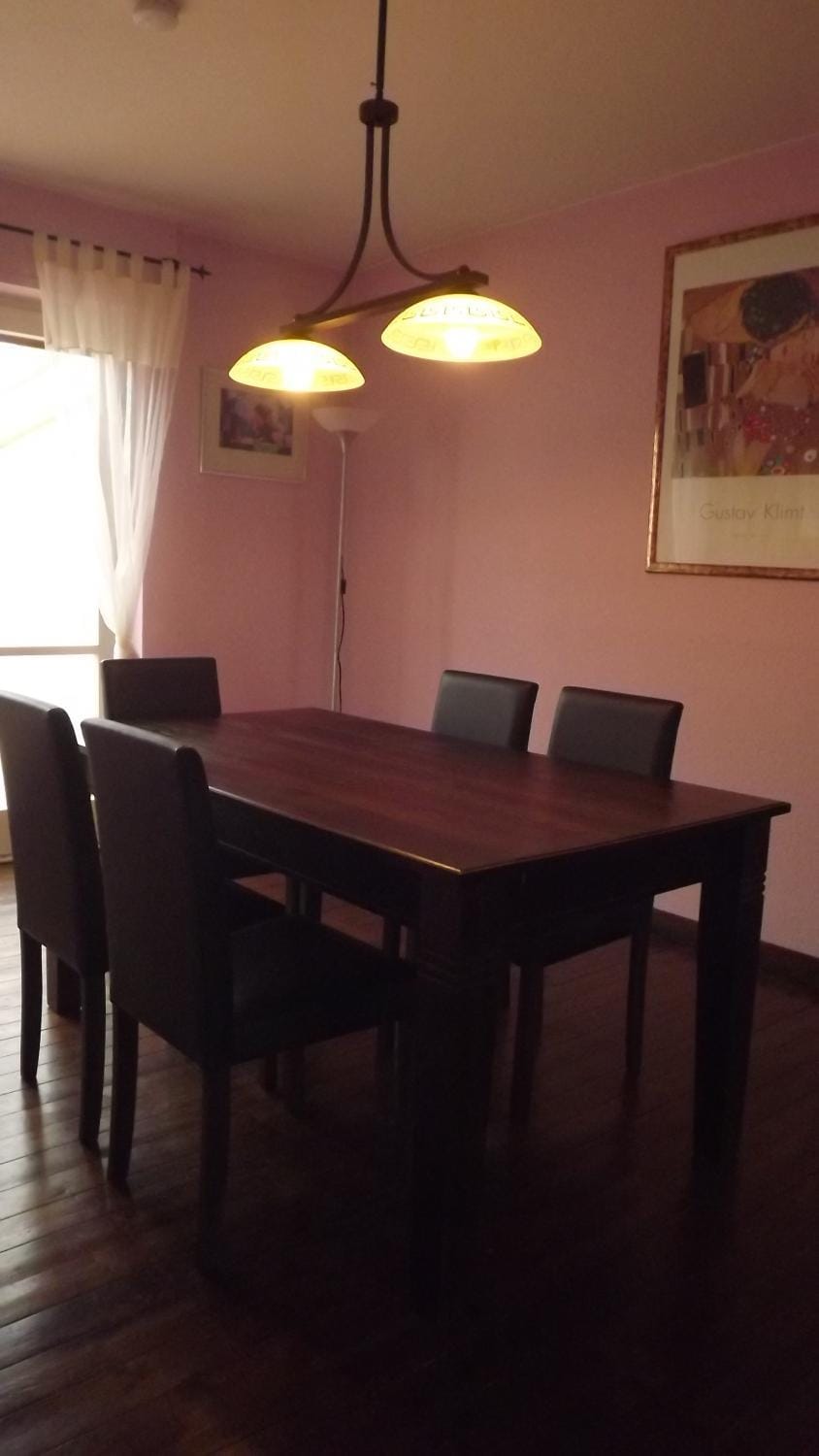 Dining area, Food