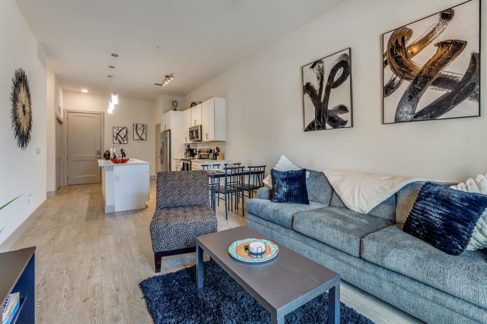 TV and multimedia, Kitchen or kitchenette, Living room, Seating area, Dining area