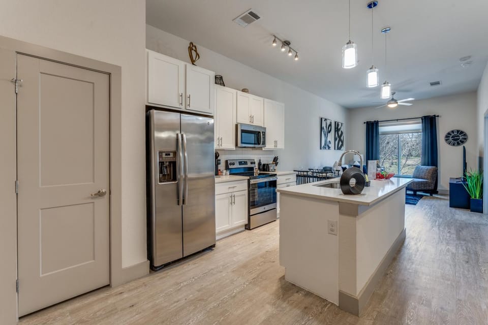Kitchen or kitchenette, River view, dishwasher, minibar, pet friendly, stove, toaster