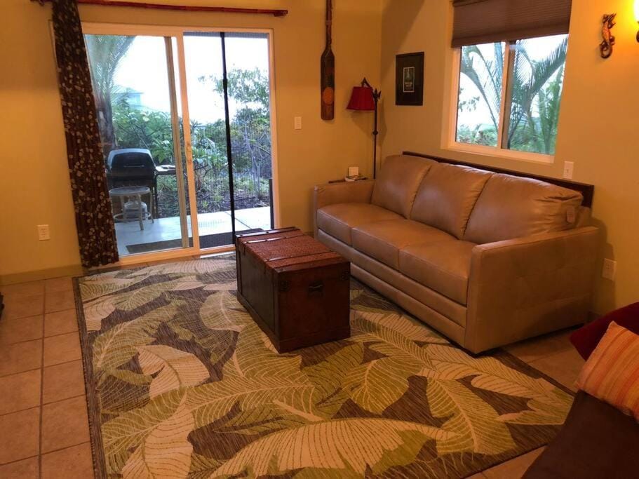 The Pineapple Express Hot Tub Volcano 65 Mi Away House in South Kona