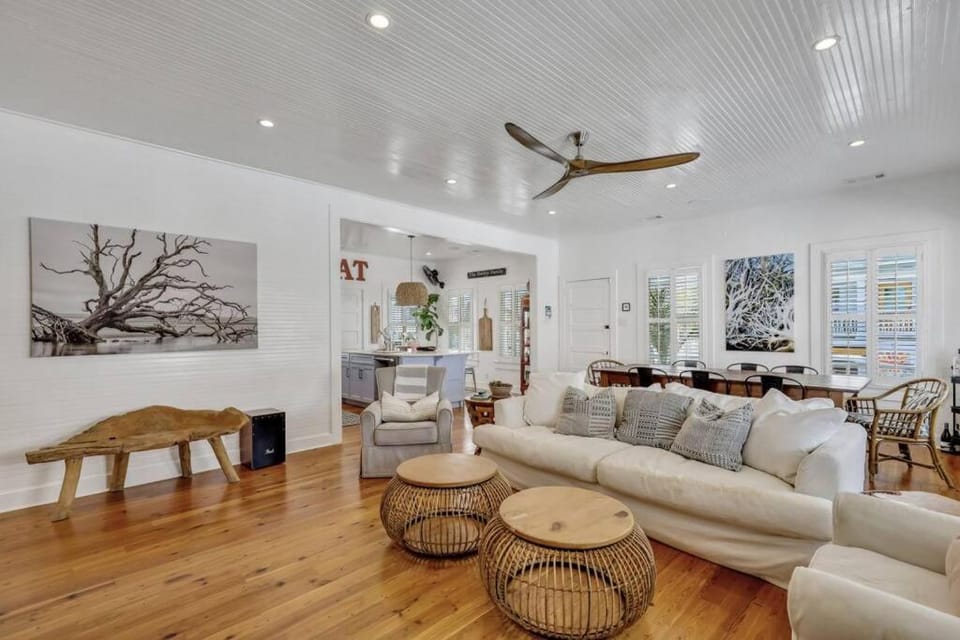 Big Mama Beach House Limited time 5BDR, POOL Apartment in Tybee Island