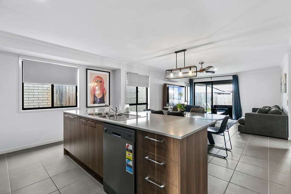 Dingo Den! House in Caboolture