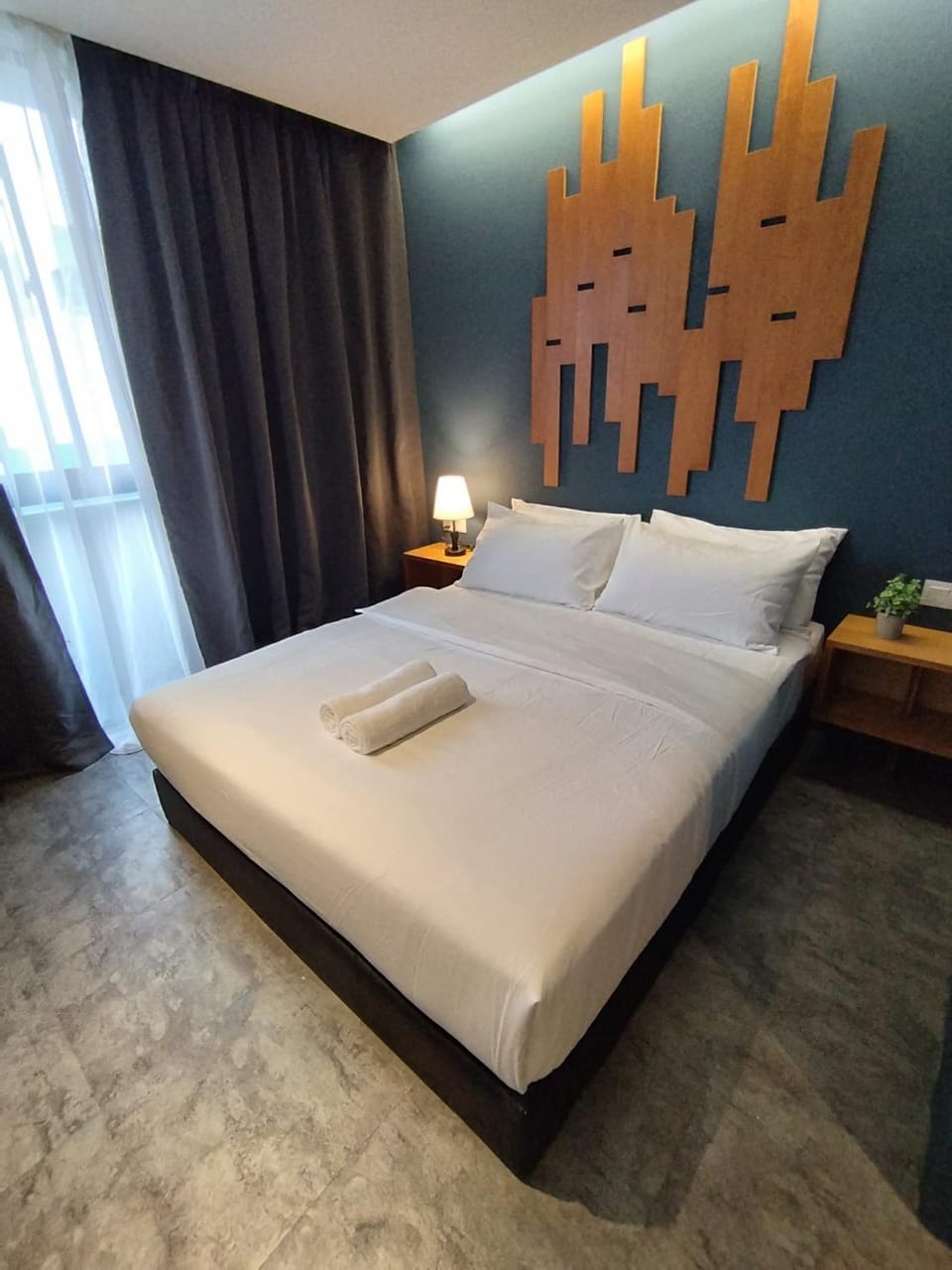 Photo of the whole room, Bedroom