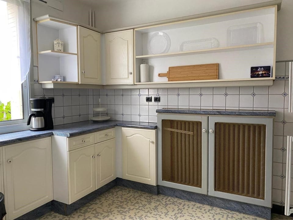 Grande Maison en Bord de l'Eau avec Jardin - 6 Chambres, Proche Commerces - FR-1-410-442 House in Pays de la Loire