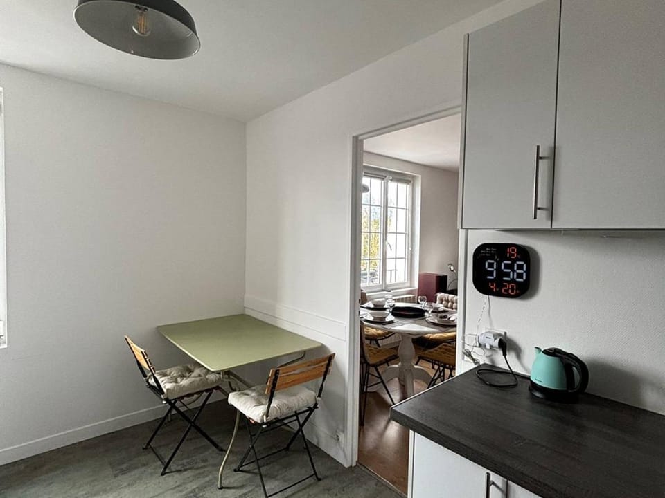 Appartement lumineux avec 2 chambres au cœur de Merville-Franceville - FR-1-465-111 Apartment in Normandy