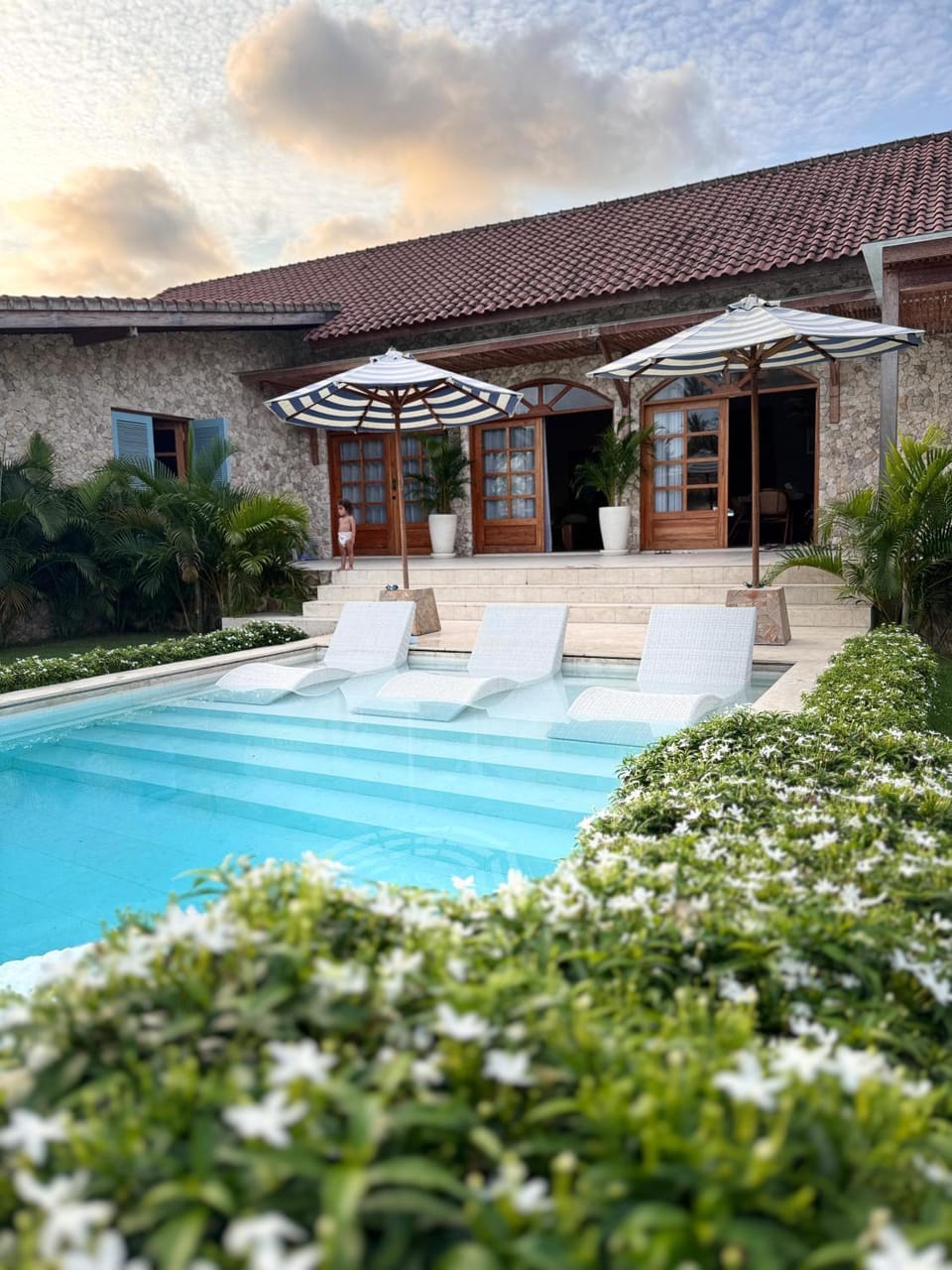 Property building, Patio, Day, Garden view, Pool view, Swimming pool, sunbed