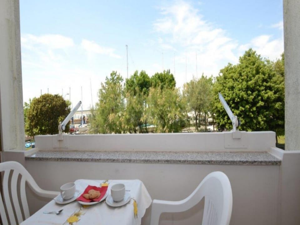 Balcony/Terrace, furniture