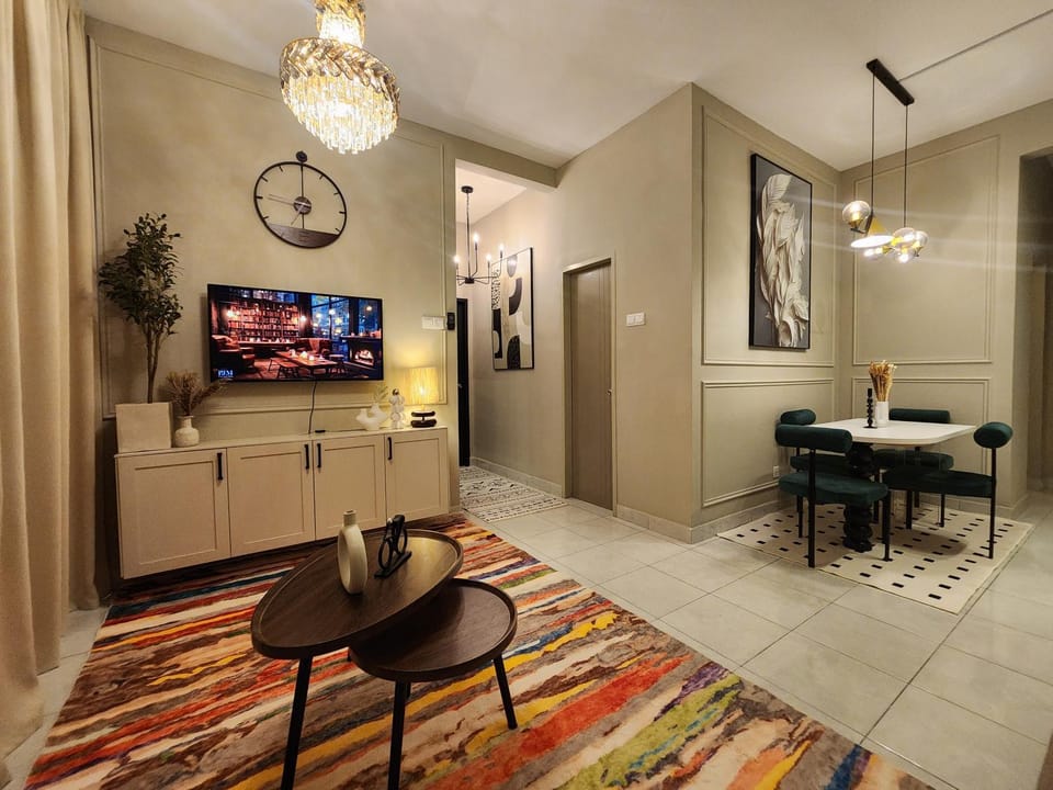 TV and multimedia, Living room, Seating area, Dining area