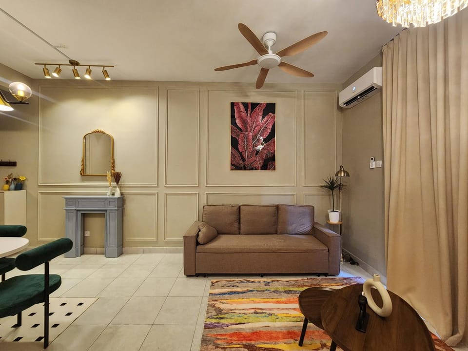 Living room, fireplace, air conditioner