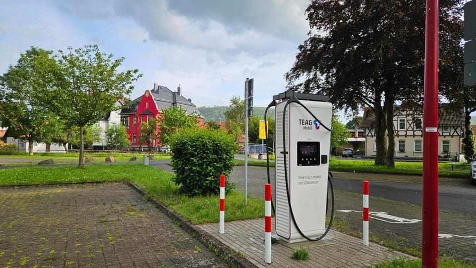 Day, Neighbourhood, Location
