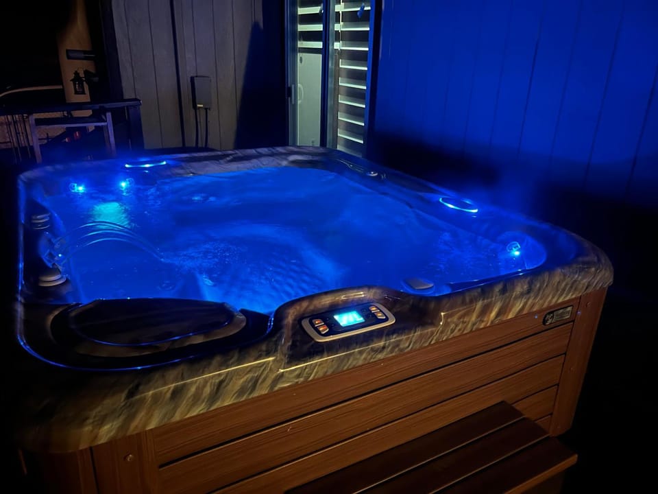 Night, Hot Tub