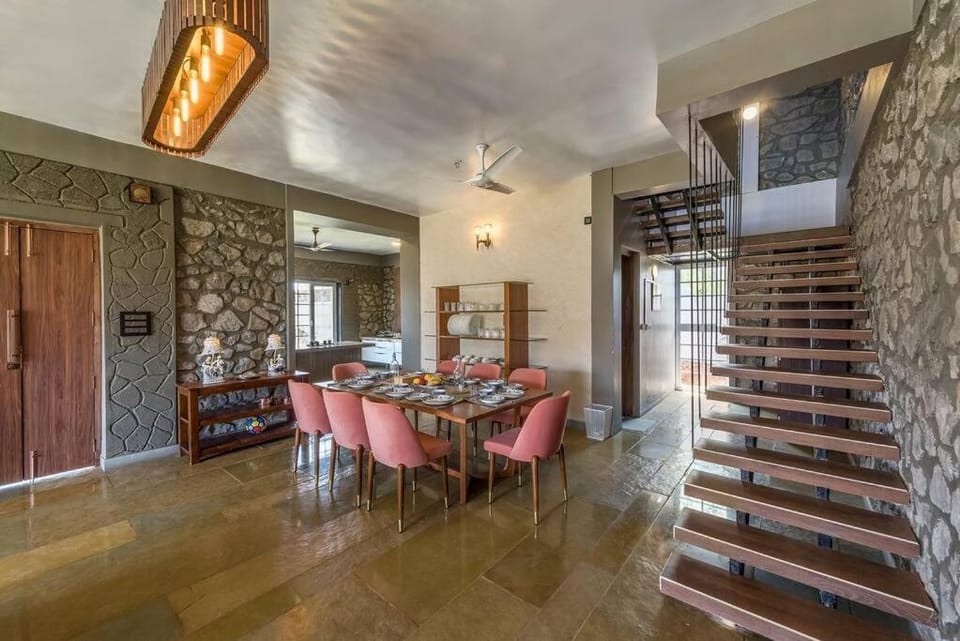 Living room, Dining area, fireplace