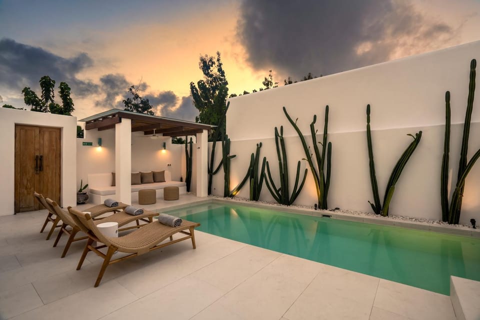 Balcony/Terrace, Pool view, Swimming pool, sunbed