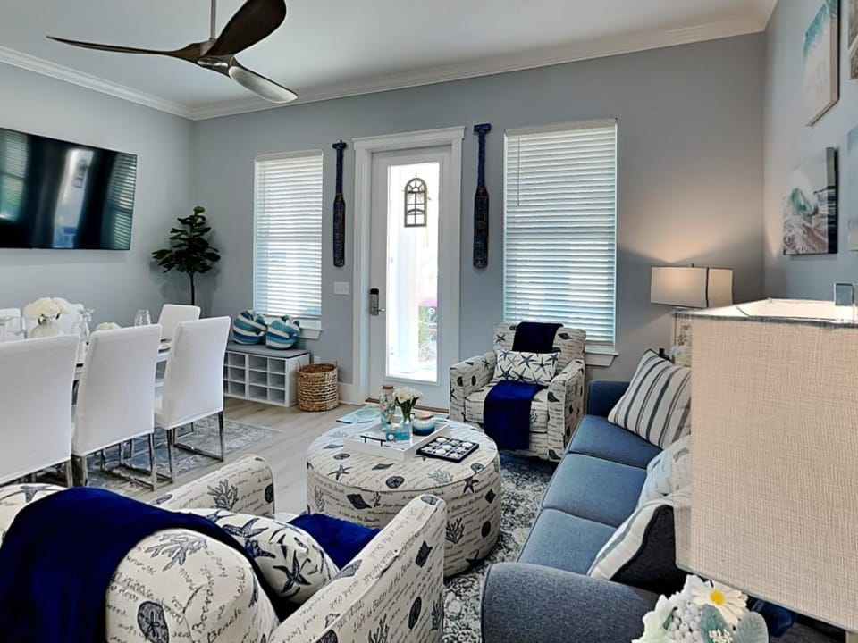 TV and multimedia, Living room, Seating area, Dining area, furniture