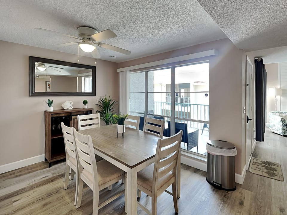Balcony/Terrace, Dining area, furniture