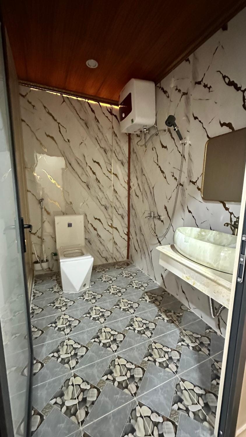 Shower, Toilet