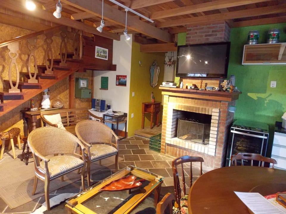 Communal lounge/ TV room, Kitchen or kitchenette, Living room, Seating area, Dining area