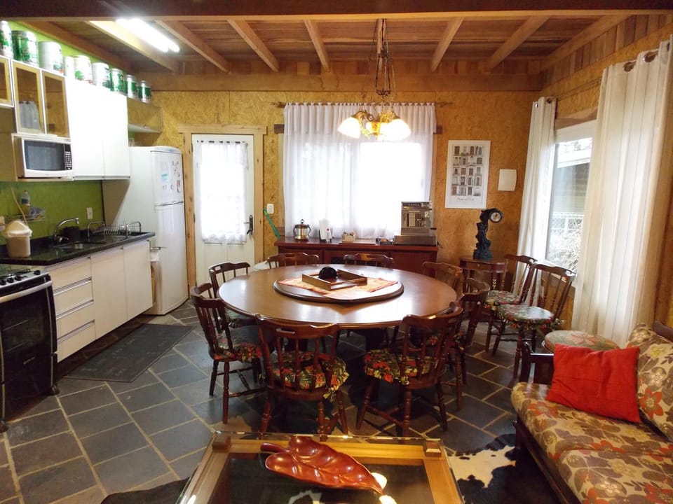 Coffee/tea facilities, Kitchen or kitchenette, Living room, Dining area