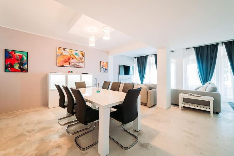 TV and multimedia, Living room, Seating area, Dining area