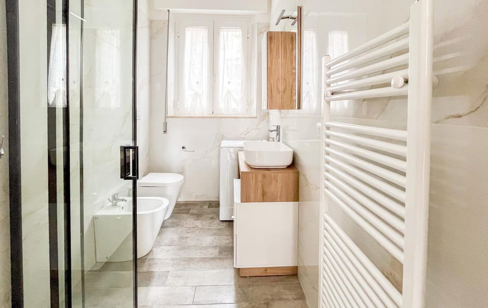 Shower, Toilet, Bathroom, bidet, towels