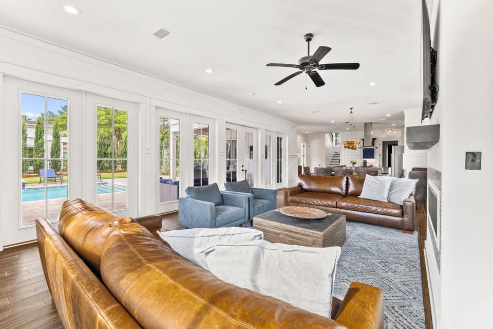 Patio, Living room, Pool view, Family