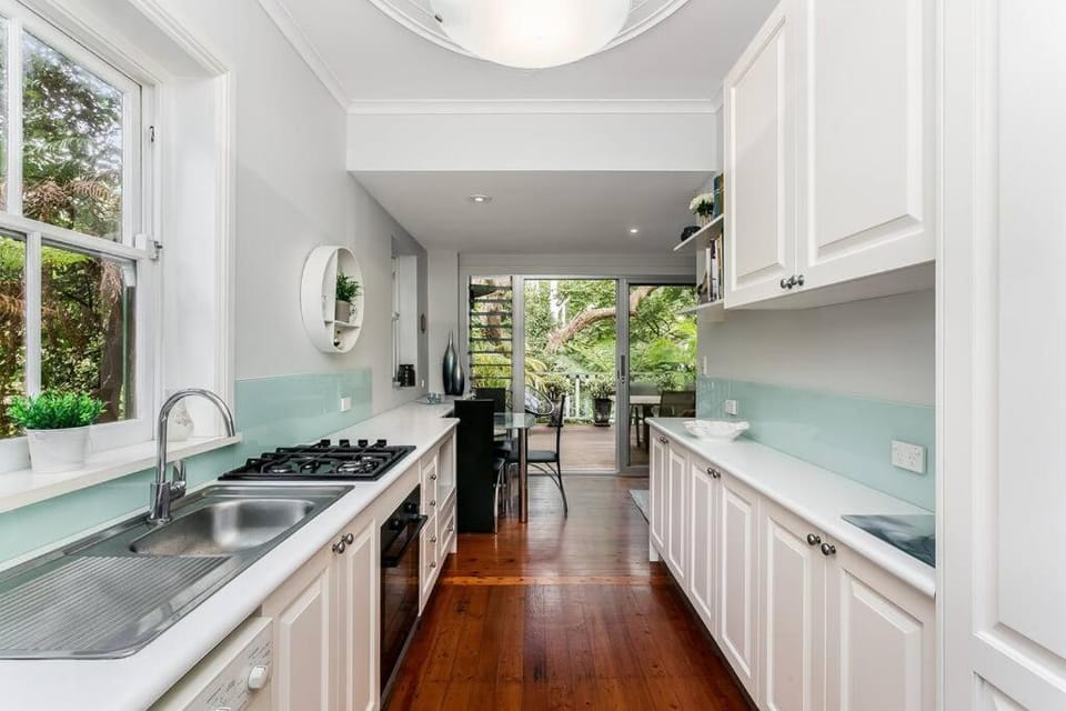 HOLDS - Beautiful Unit in Neutral Bay - Holdsworth St Apartment in Sydney