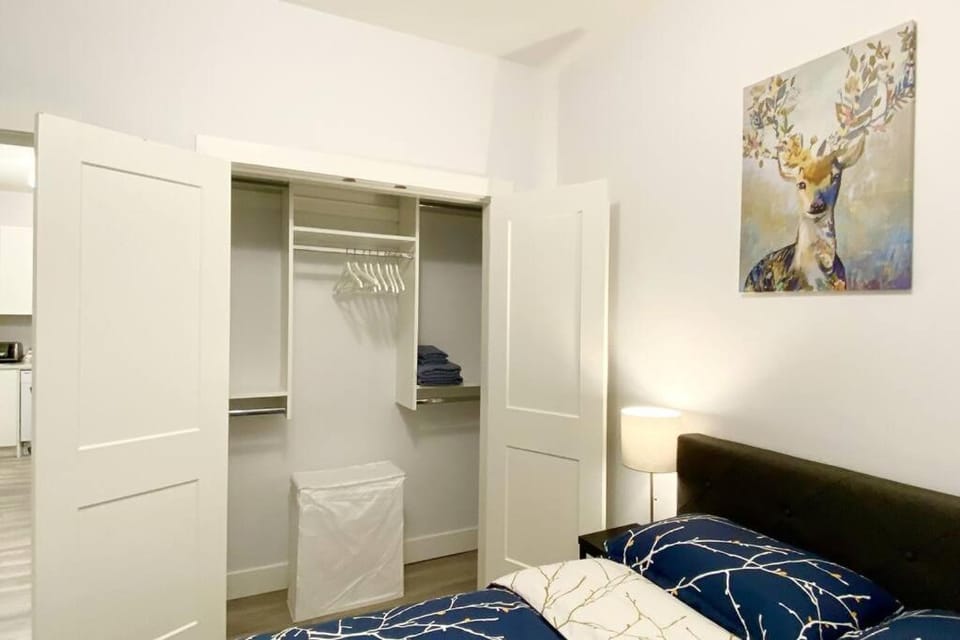 Bedroom, towels, wardrobe