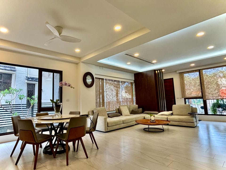 Living room, Dining area, air conditioner