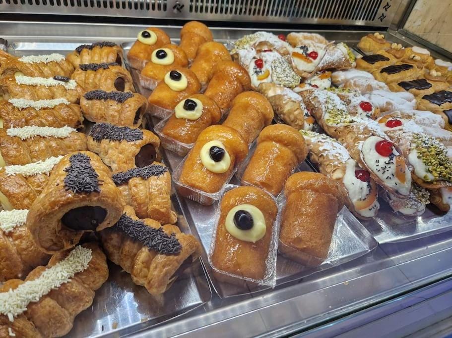 Lounge or bar, Breakfast