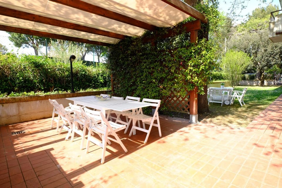 Patio, Day, Garden, Garden view