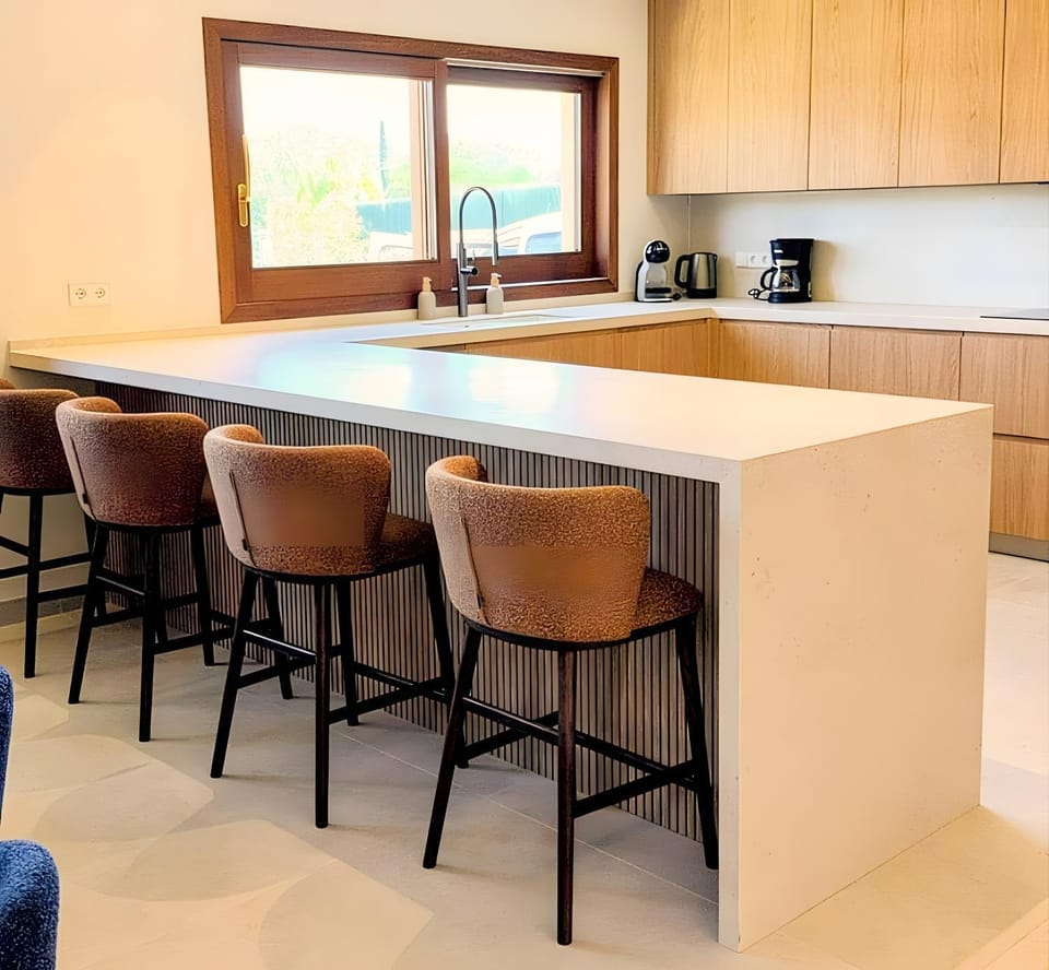 Kitchen or kitchenette, Living room