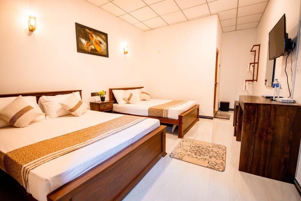 Bed, TV and multimedia, Photo of the whole room, Evening entertainment, Bedroom, hair dresser