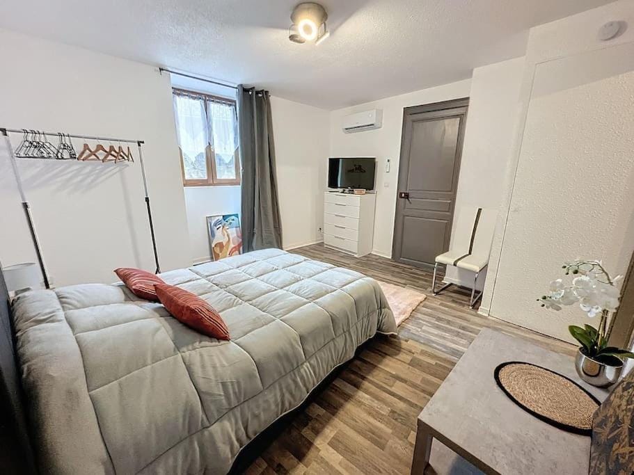 Cocon pèlerin romantique à Lourdes, appartement climatisé à 10 min Sanctuaire & gare Apartment in Lourdes