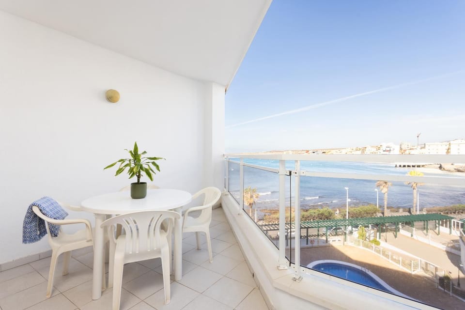 Patio, View (from property/room), Balcony/Terrace, Living room, Seating area, Dining area, Pool view, Sea view