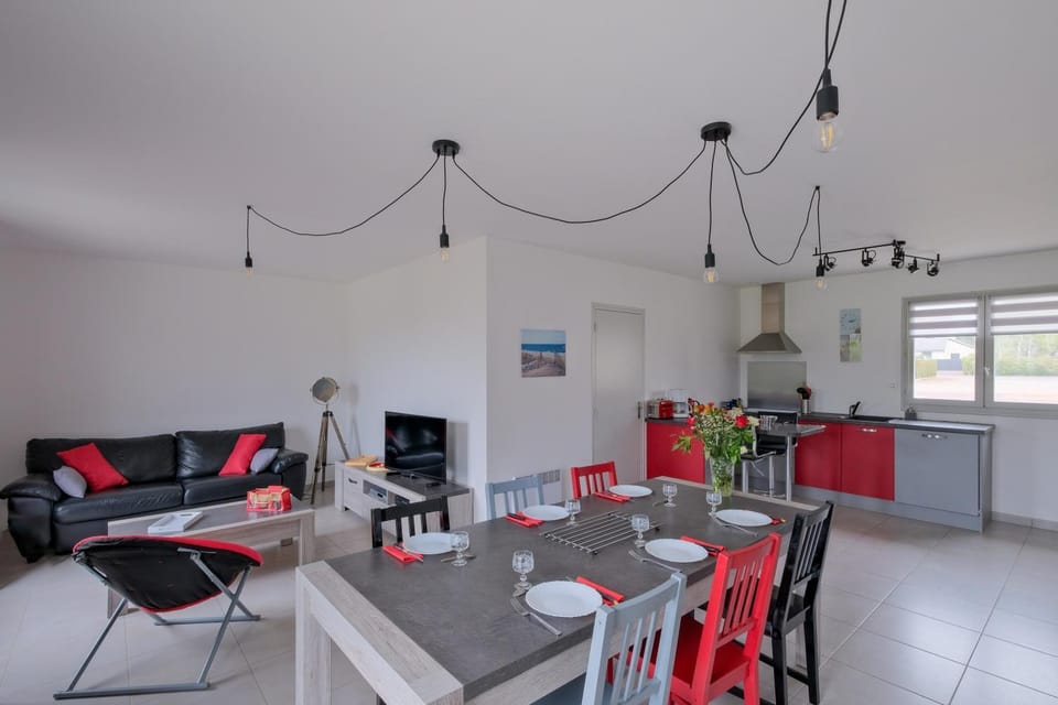 Kitchen or kitchenette, Living room, Dining area