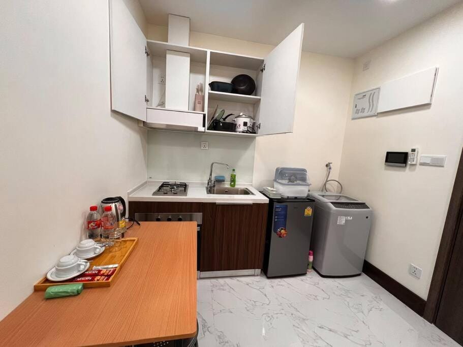 Kitchen or kitchenette, pet friendly, stove, washing machine