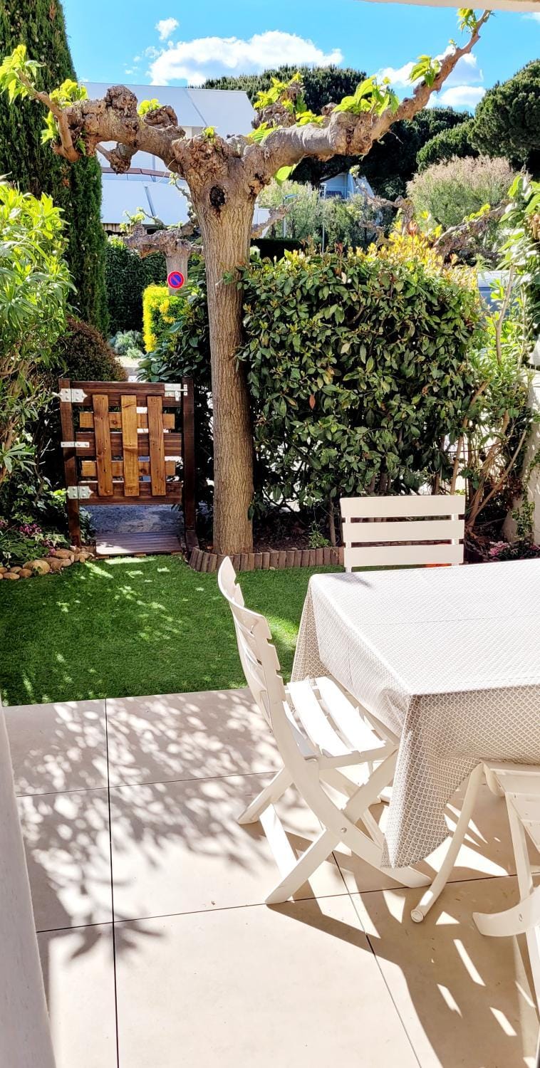 Magnifique Studio avec Piscine et Jardin Apartment in La Grande-Motte