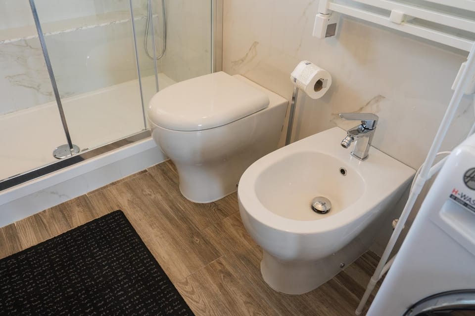 Shower, Toilet, bidet