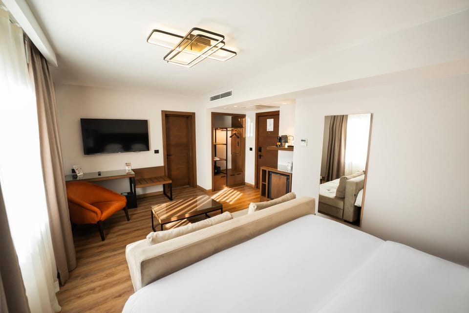 Bed, TV and multimedia, Living room, Bedroom