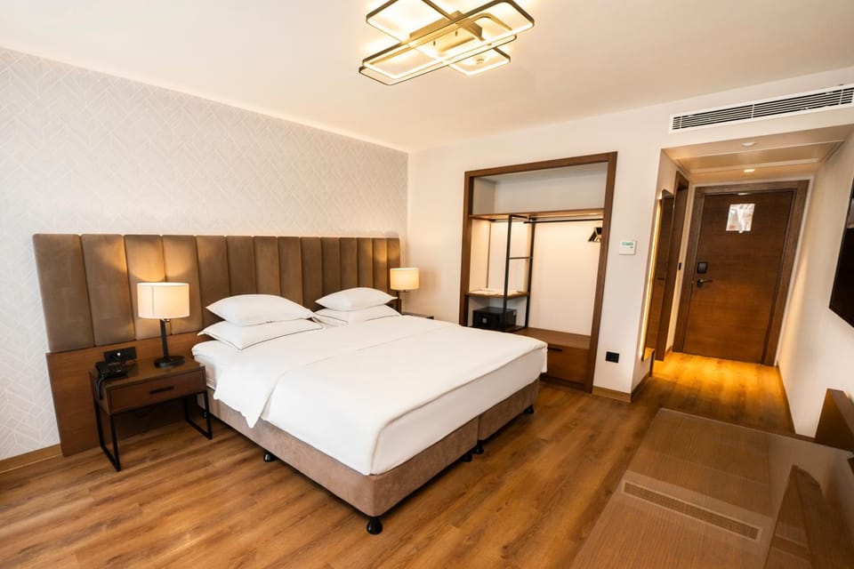 Bed, Photo of the whole room, Decorative detail, Bedroom, furniture, wardrobe