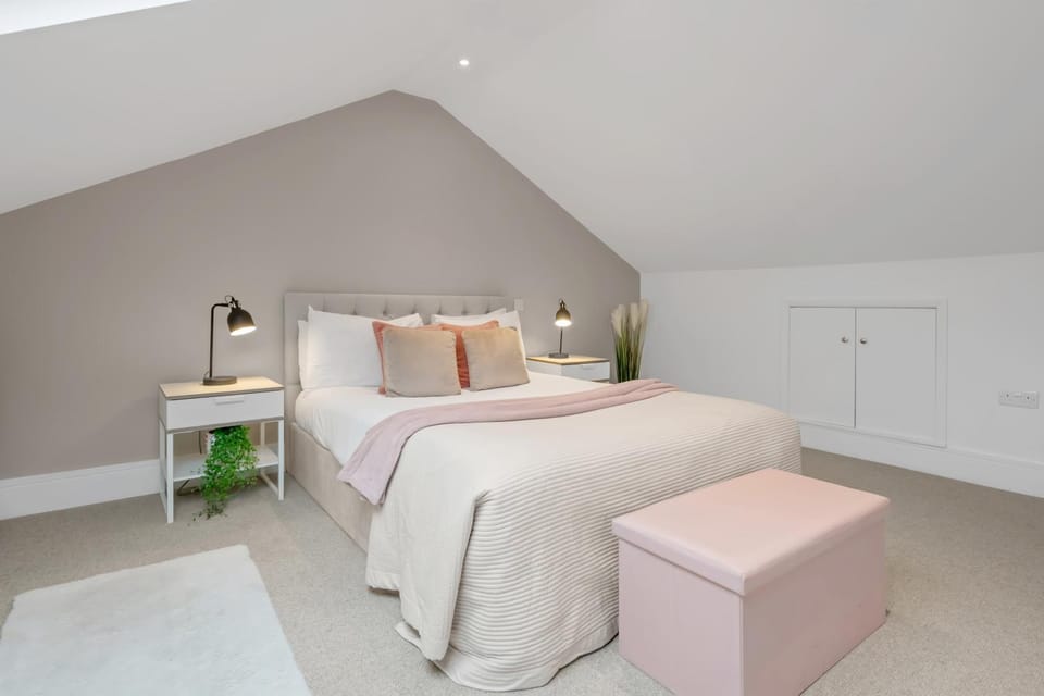 Osbourne House PINK 2 bed, 2 and half bath Apartment in Birmingham
