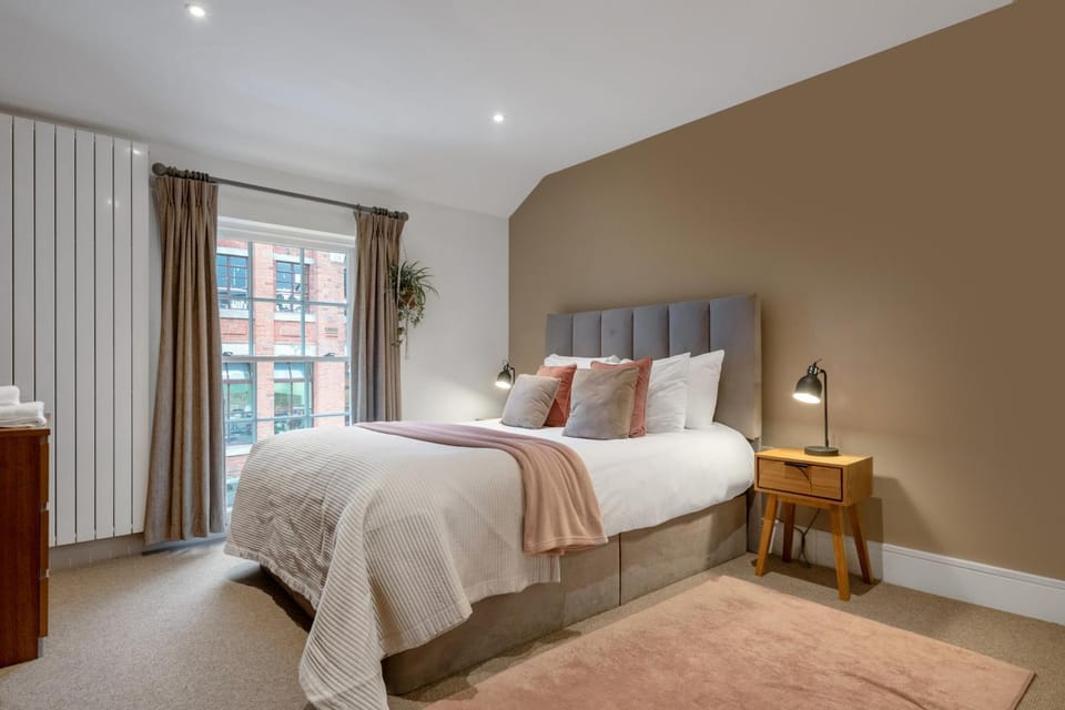 Osbourne House PINK 2 bed, 2 and half bath Apartment in Birmingham