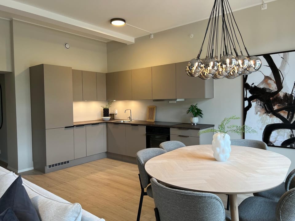 Dining area, kitchen