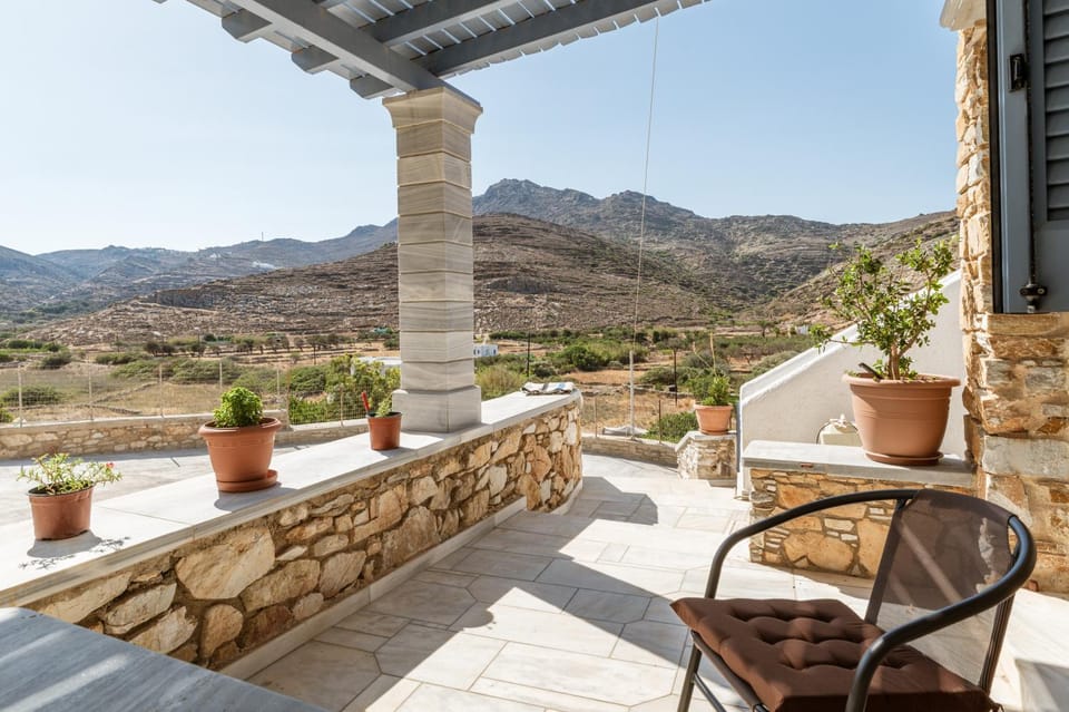 Property building, Balcony/Terrace, Living room