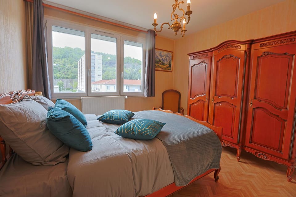 Bed, Photo of the whole room, Bedroom, wardrobe