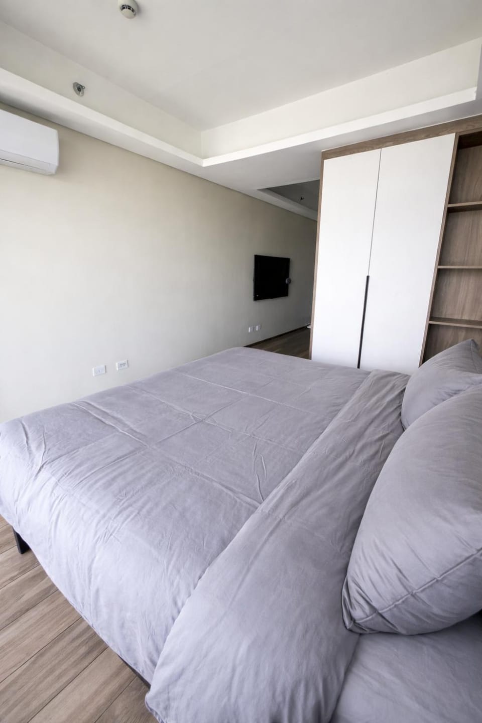Patio, Bed, Natural landscape, Windsurfing, Bedroom, City view, bidet, wardrobe, air conditioner