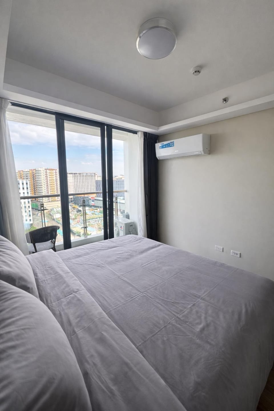 Bed, Balcony/Terrace, Windsurfing, Bedroom, City view, air conditioner