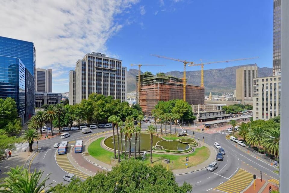 Zainab - Modern City Centre Aprt- City and Mountain views! Apartment in Cape Town